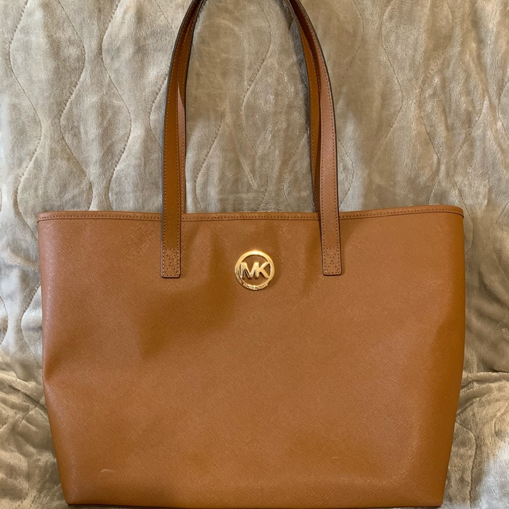 Michael Kors Large Tan Shoulder Bag - Picture 3 of 10